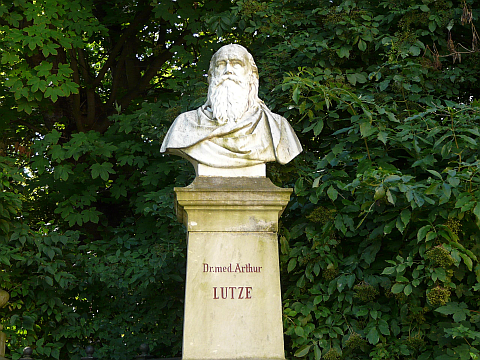 Datei:Lutze-Denkmal 480px.png